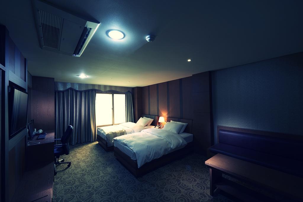 Benikea Premier Hotel Siheung Bagian luar foto