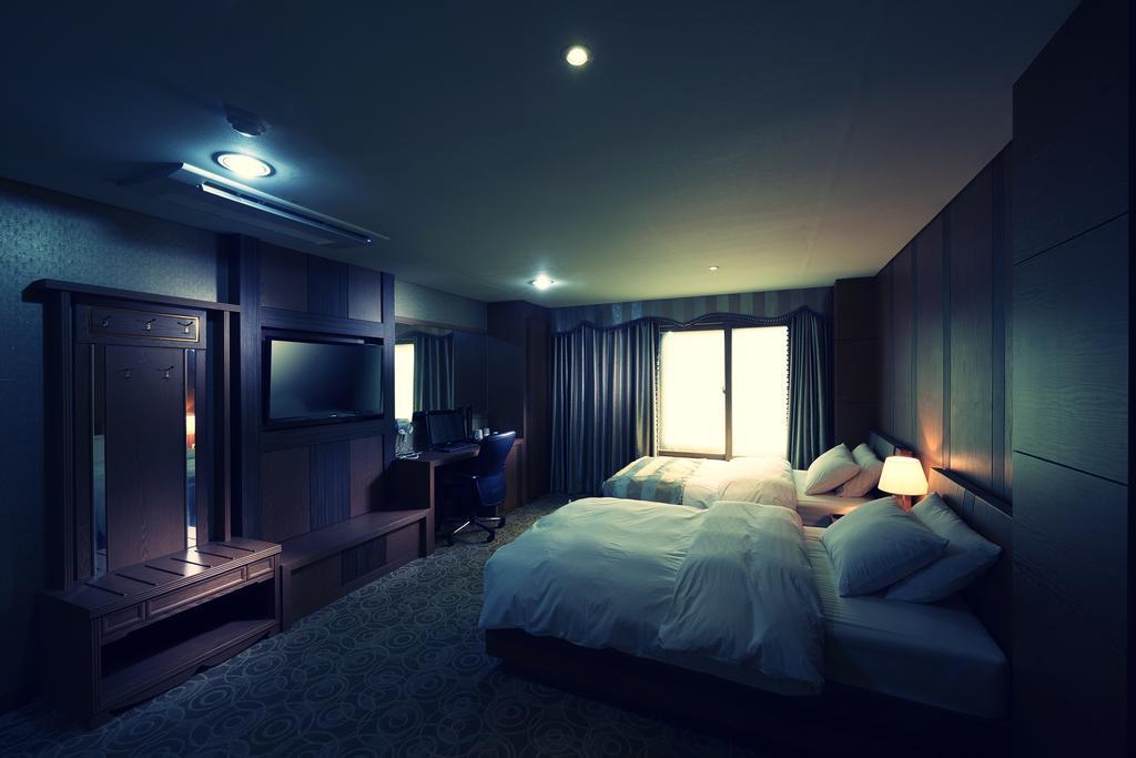 Benikea Premier Hotel Siheung Bagian luar foto