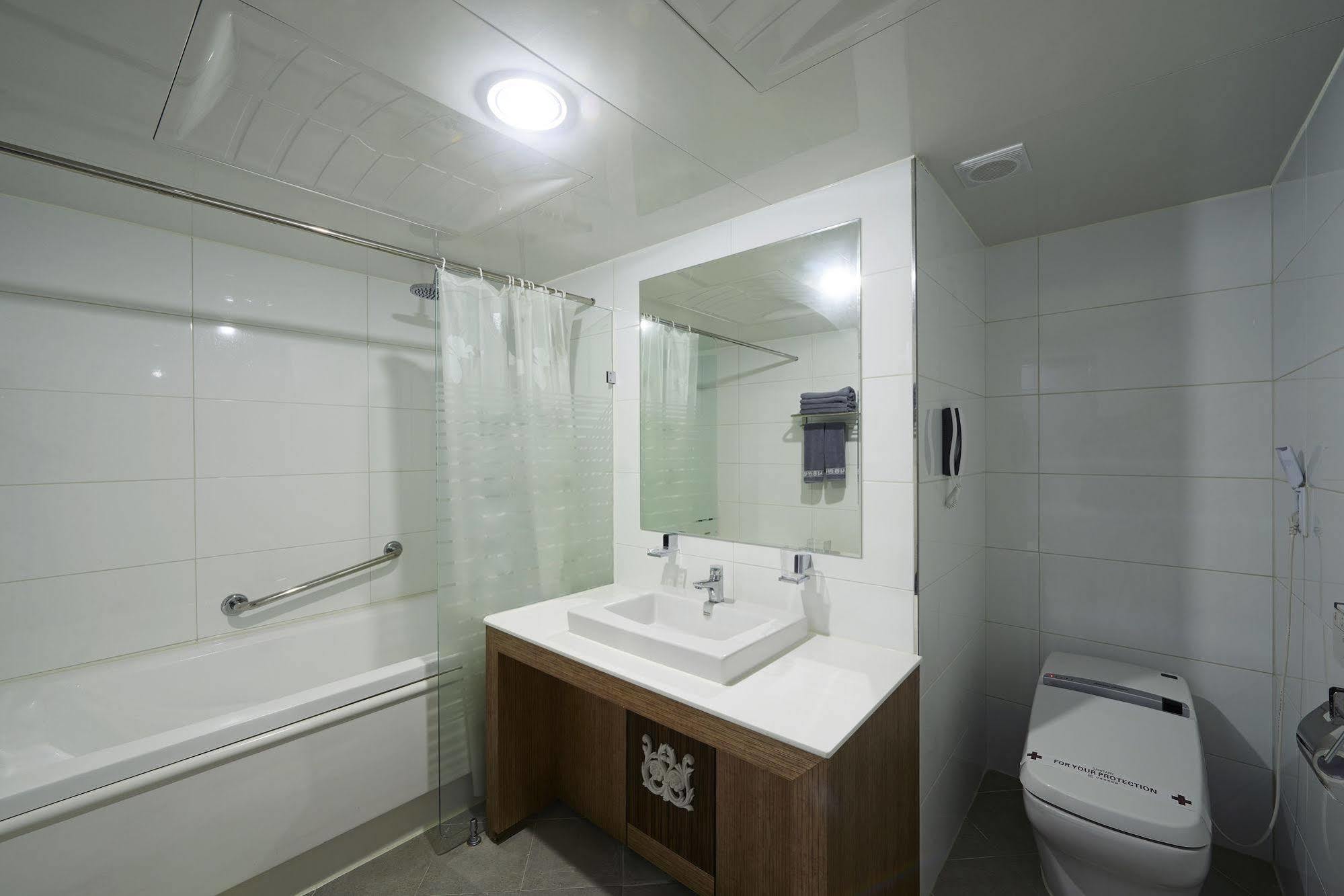 Benikea Premier Hotel Siheung Bagian luar foto