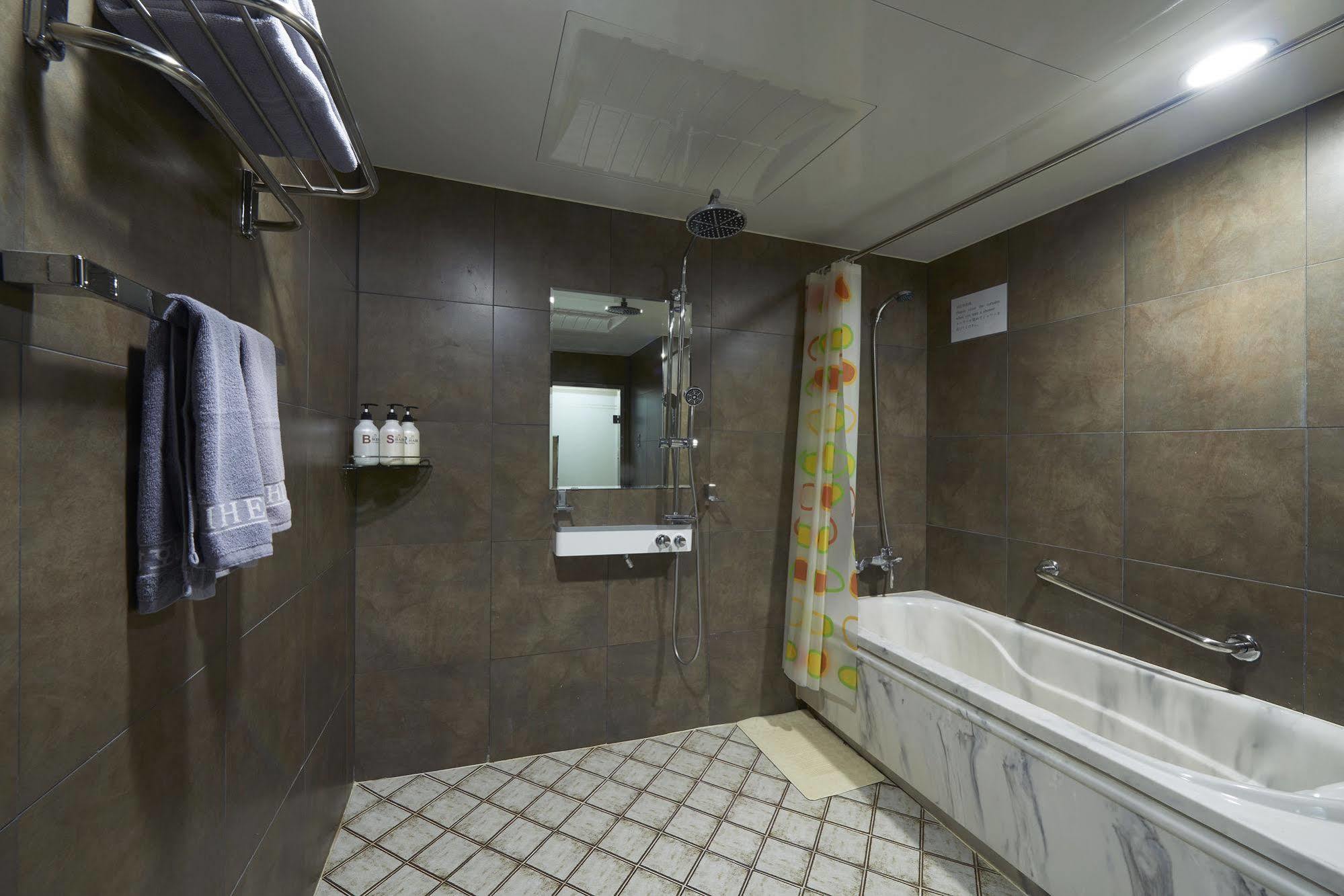 Benikea Premier Hotel Siheung Bagian luar foto