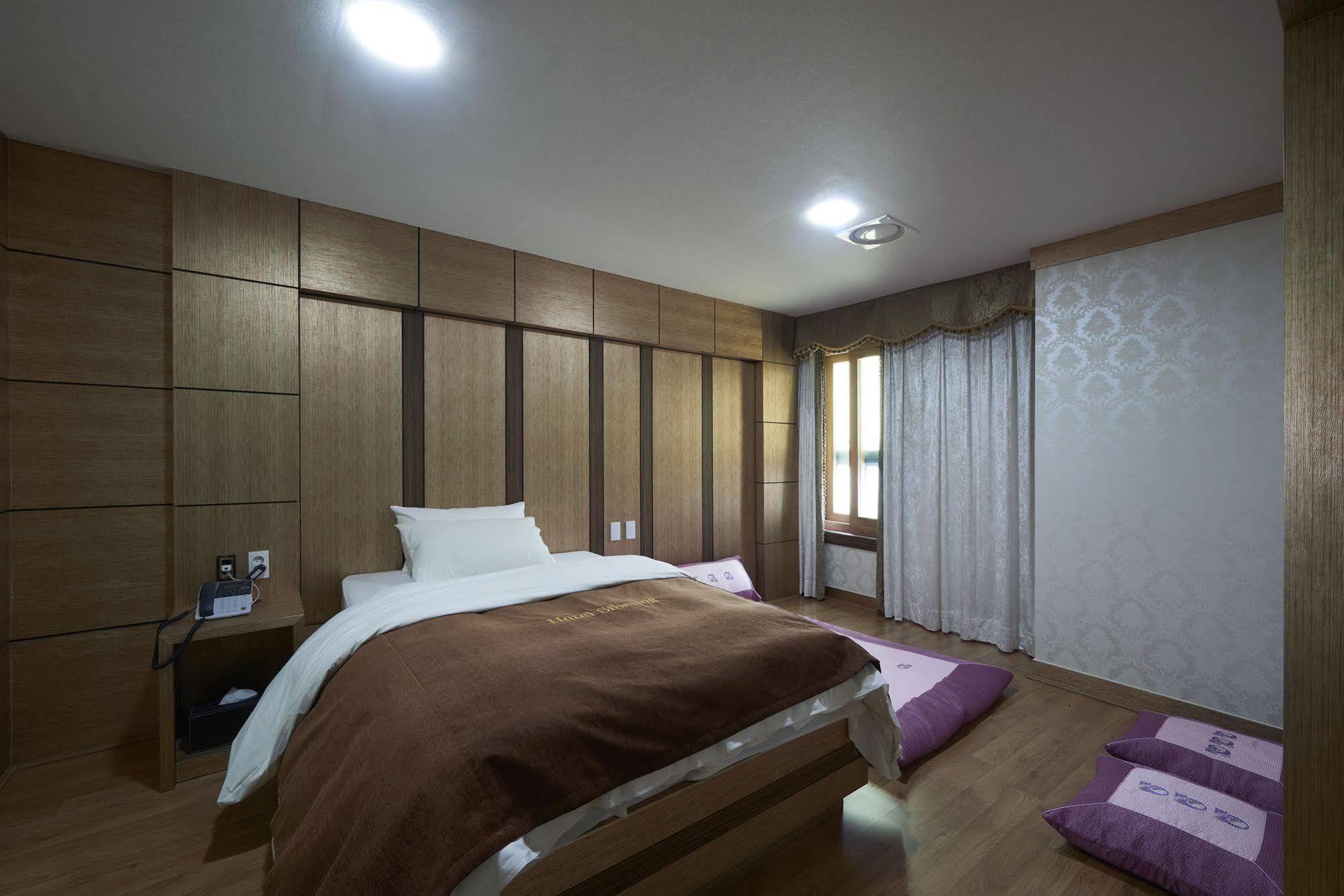 Benikea Premier Hotel Siheung Bagian luar foto