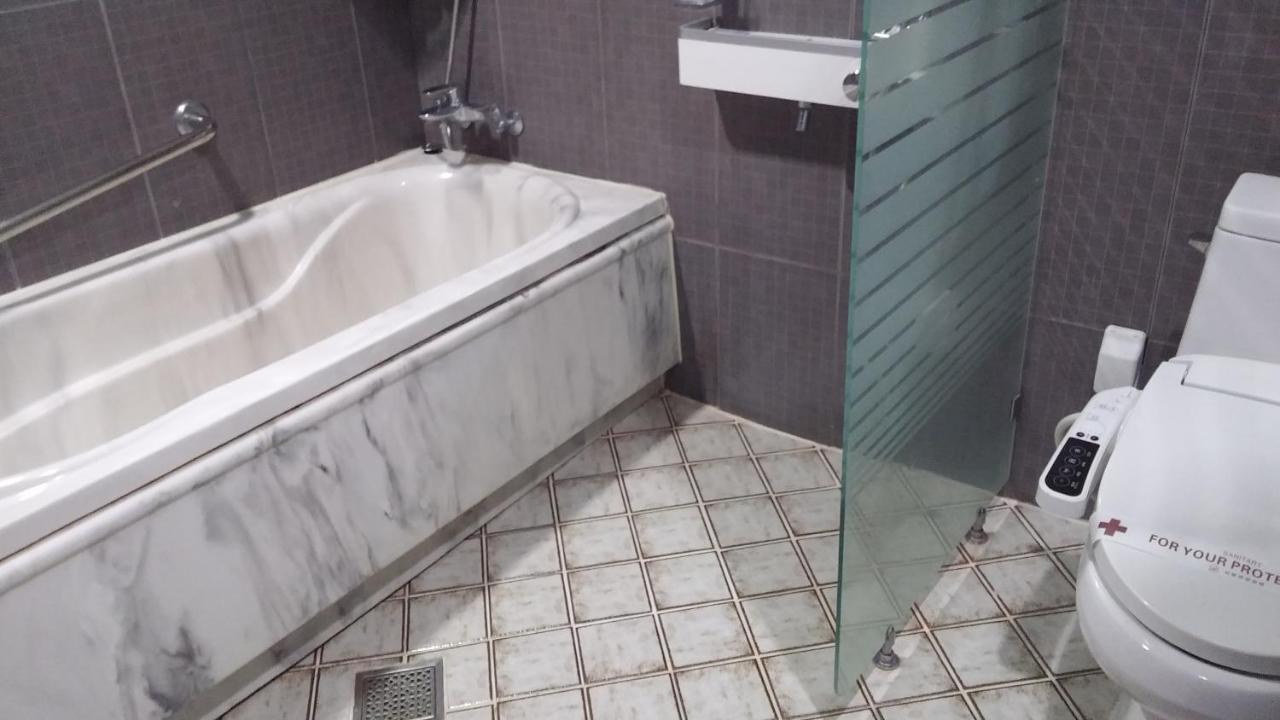 Benikea Premier Hotel Siheung Bagian luar foto
